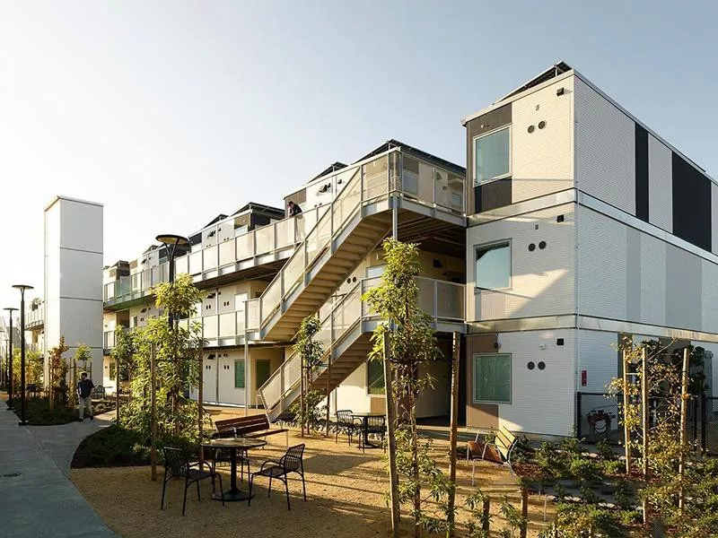 ເຮືອນບັນຈຸພາຫະນະທີ່ມີຫຼາຍຊັ້ນ